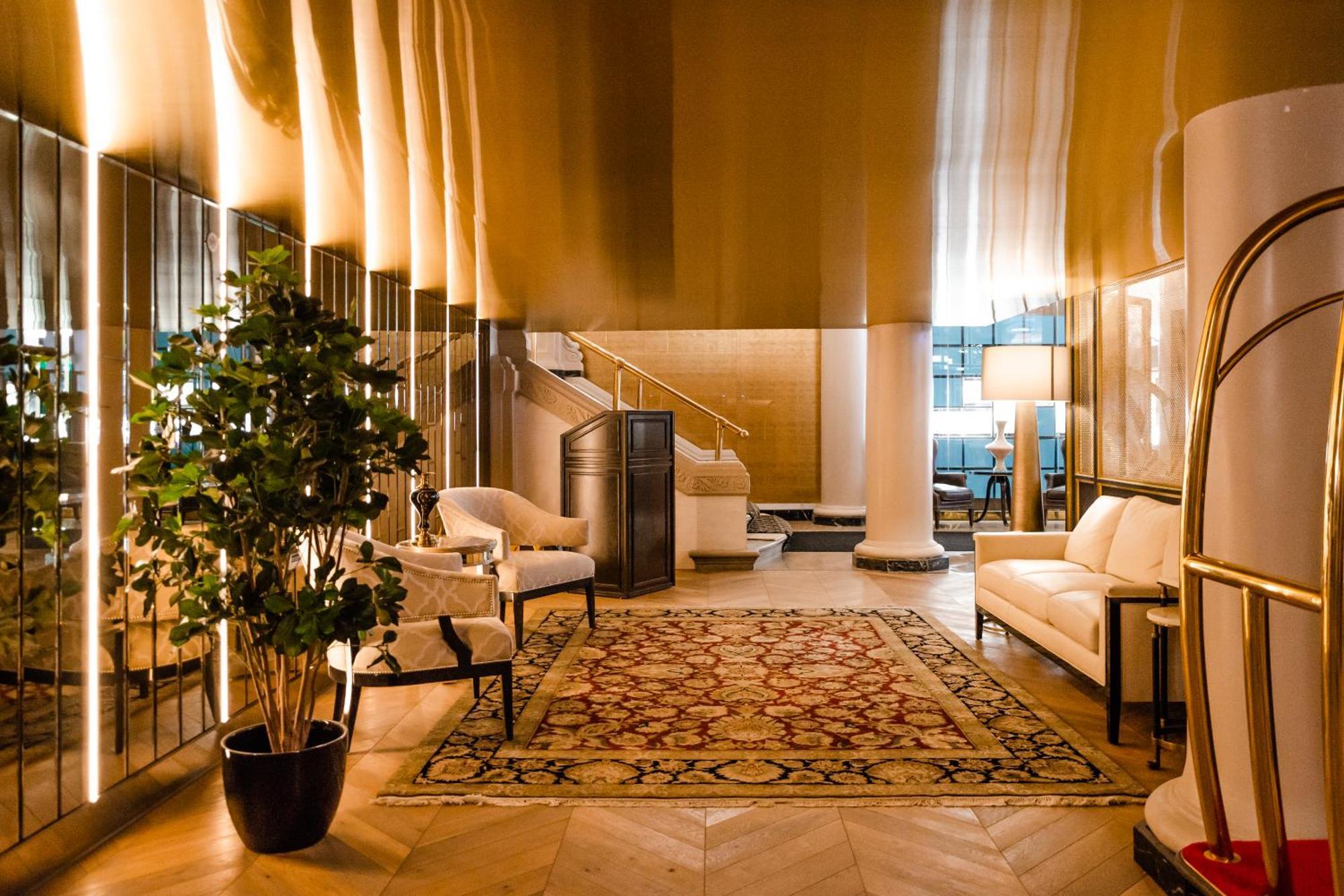 호텔 버크스 몬트리올 외부 사진 The lobby of the hotel