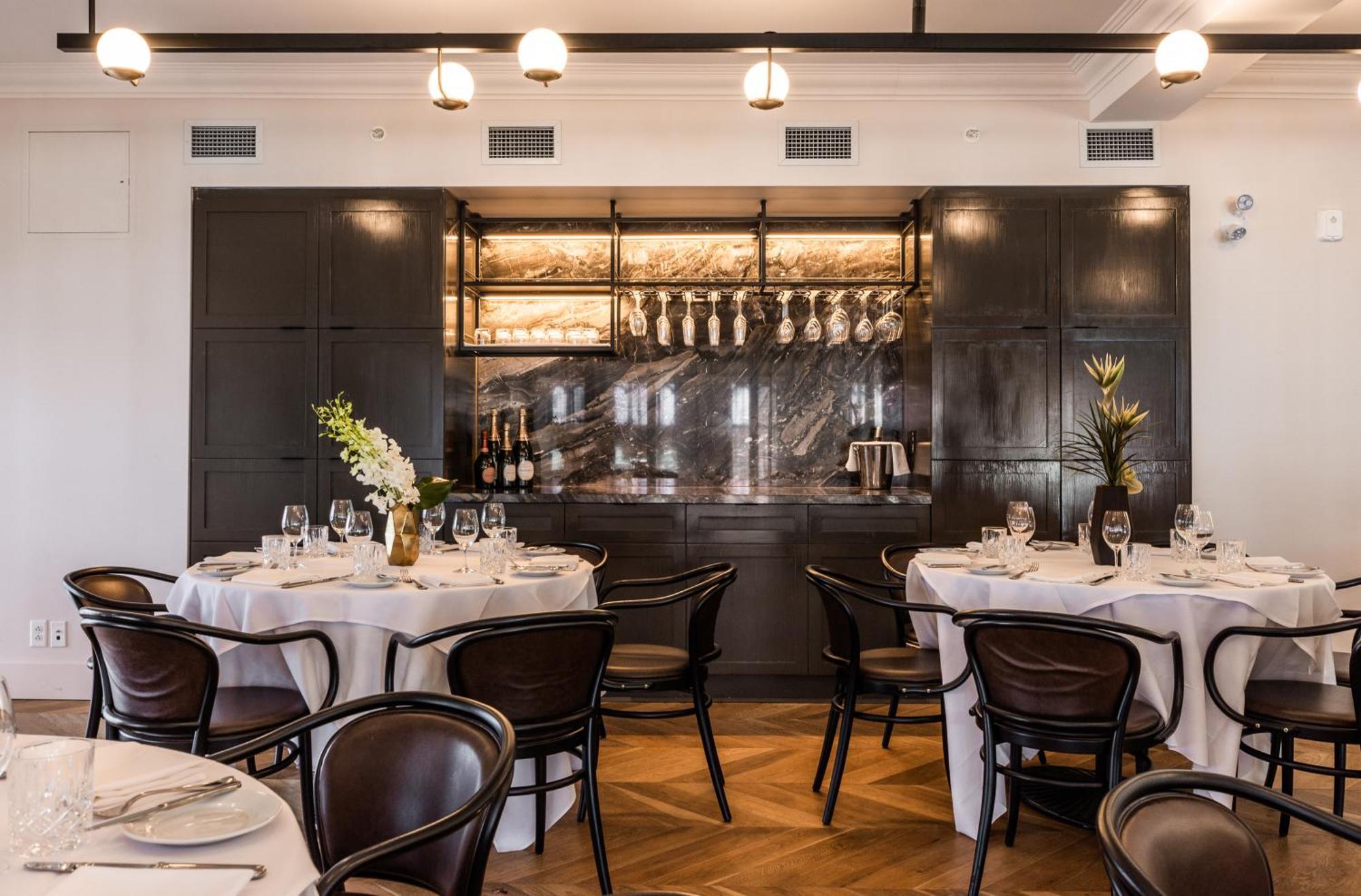 호텔 버크스 몬트리올 외부 사진 The interior of the restaurant