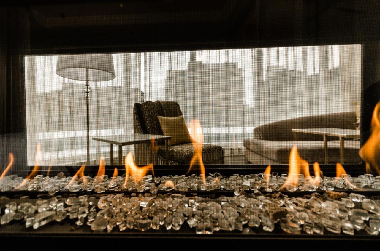 호텔 버크스 몬트리올 외부 사진 A fireplace with ethanol fuel