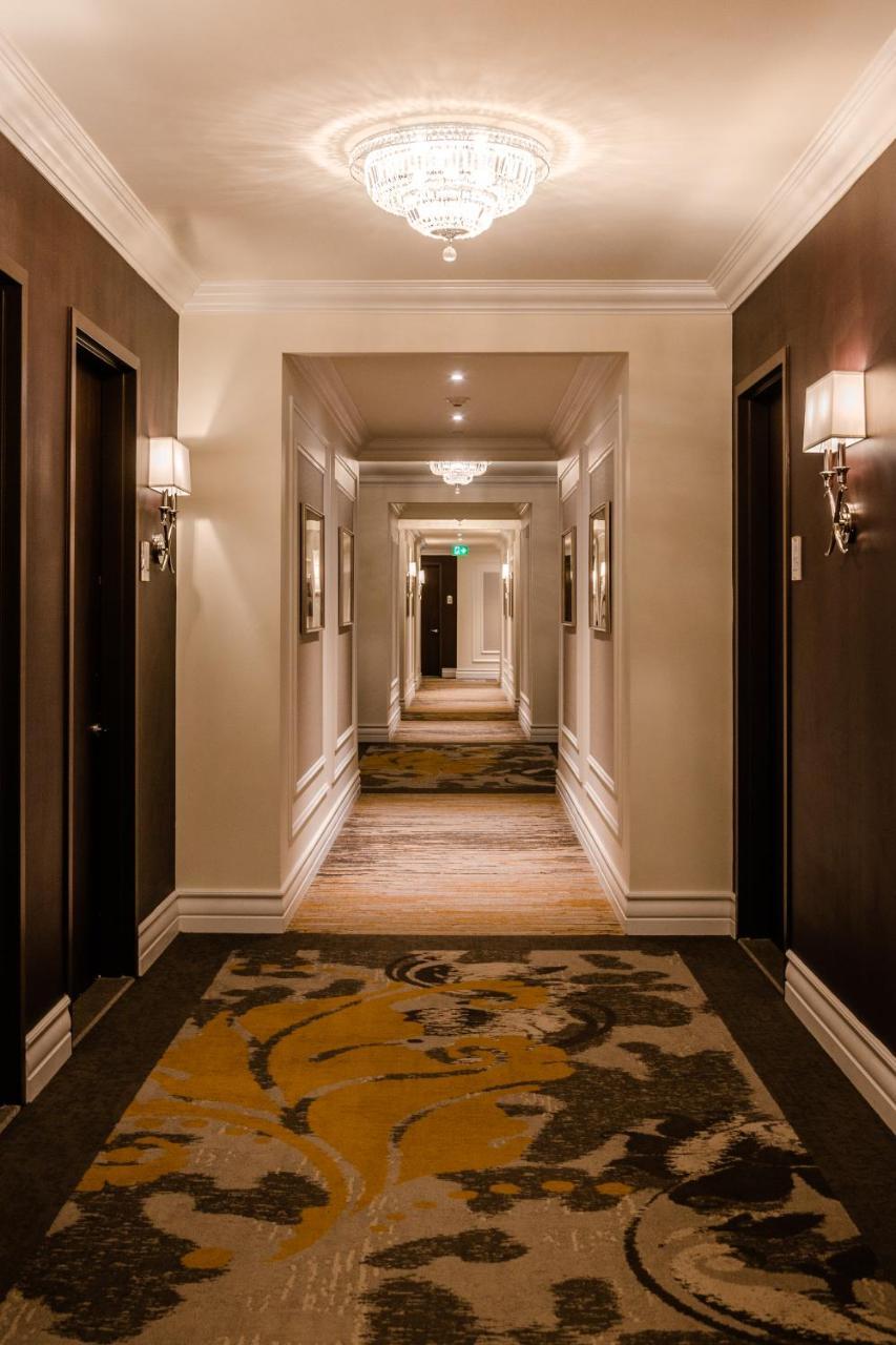 호텔 버크스 몬트리올 외부 사진 A corridor at the hotel