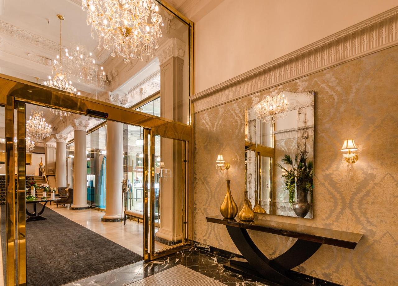 호텔 버크스 몬트리올 외부 사진 Entrance to the hotel