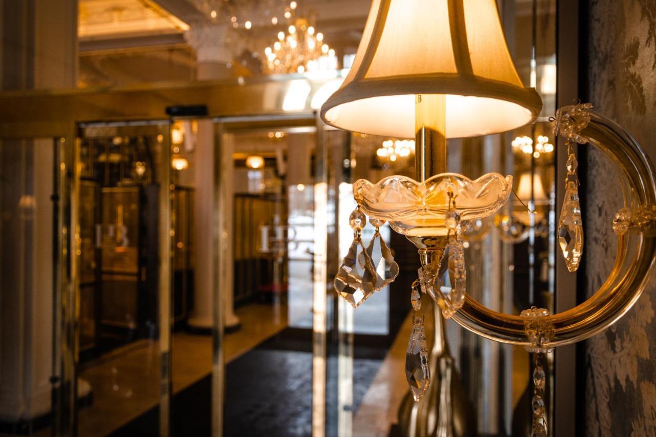호텔 버크스 몬트리올 외부 사진 The interior of the hotel