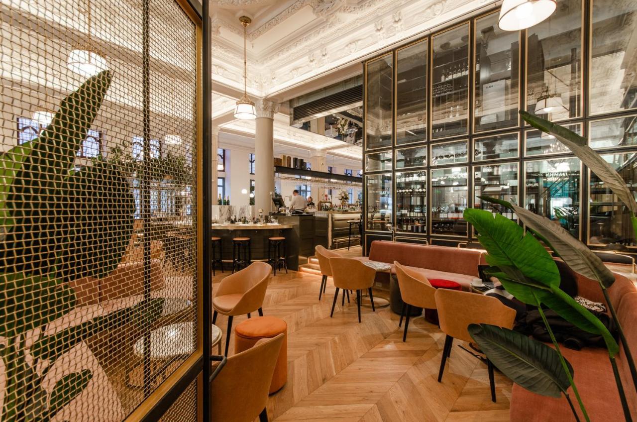 호텔 버크스 몬트리올 외부 사진 The interior of the restaurant