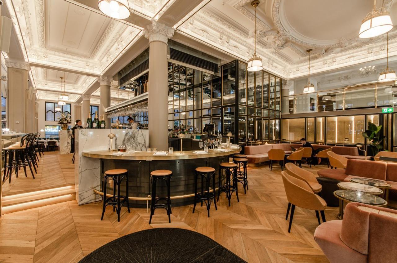 호텔 버크스 몬트리올 외부 사진 The interior of the restaurant